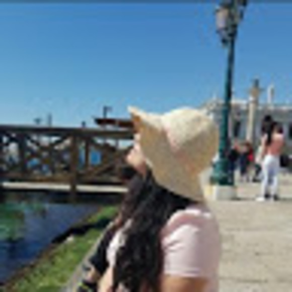 Meet your Posher, Ivania - Picture 1 of 1